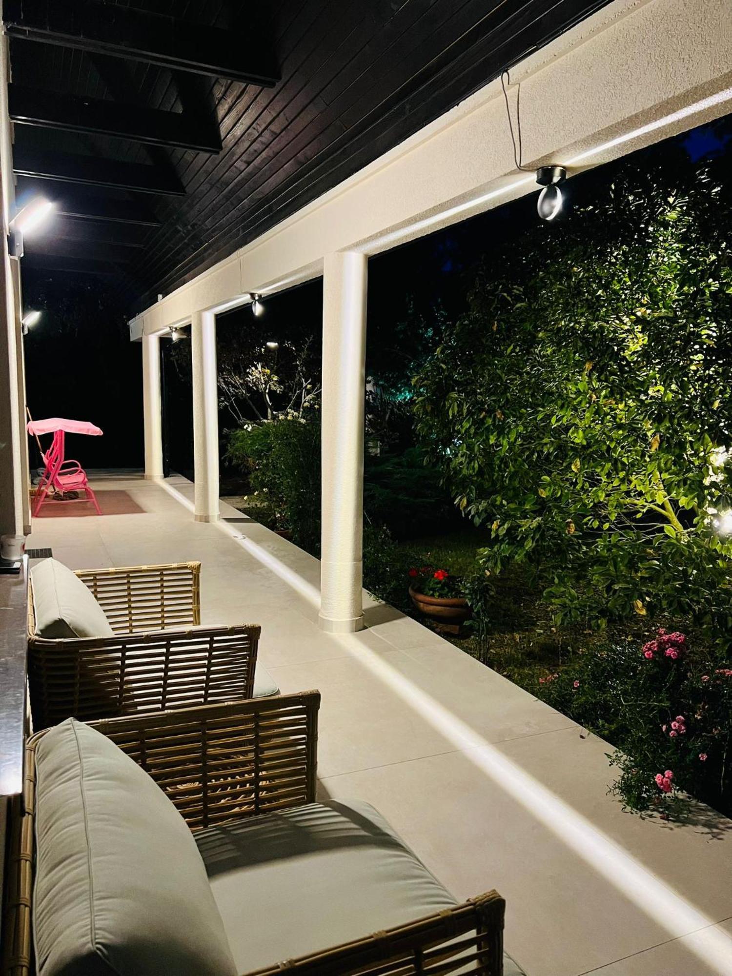 Evie'S Tree House Dragomirna Exterior foto