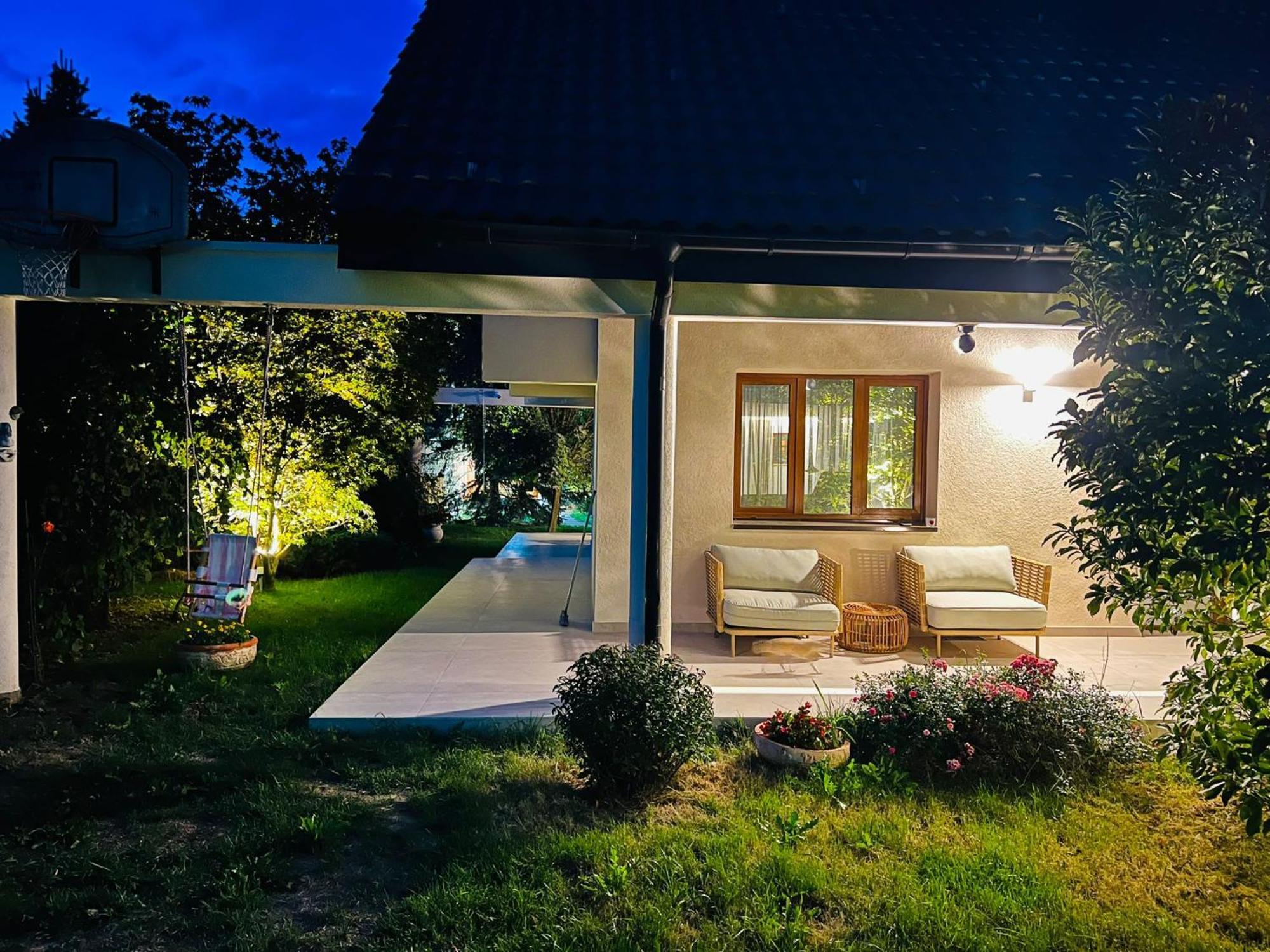 Evie'S Tree House Dragomirna Exterior foto