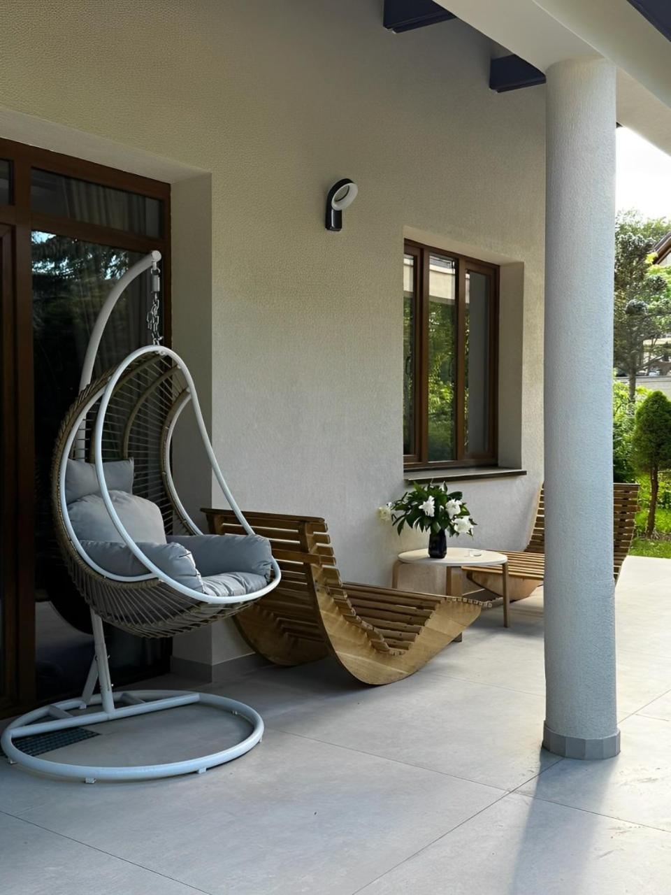 Evie'S Tree House Dragomirna Exterior foto