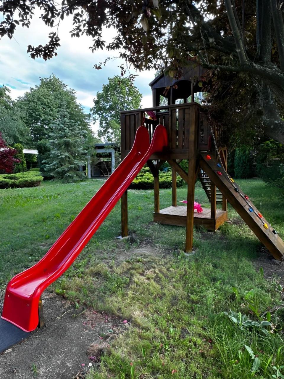 Evie'S Tree House Dragomirna Exterior foto